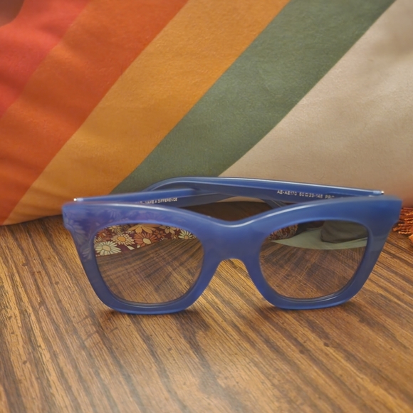 DIFF Sunglasses Mirrored Lens Baby Blue - Picture 5 of 7